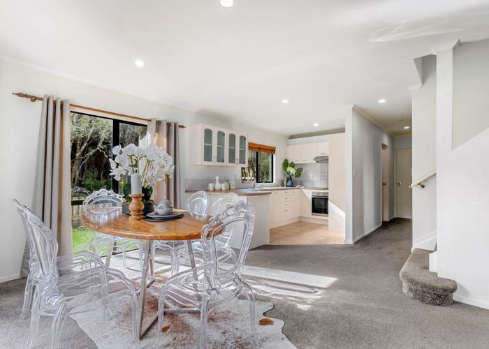  at 4/31 Roanoke Way, Albany, Auckland