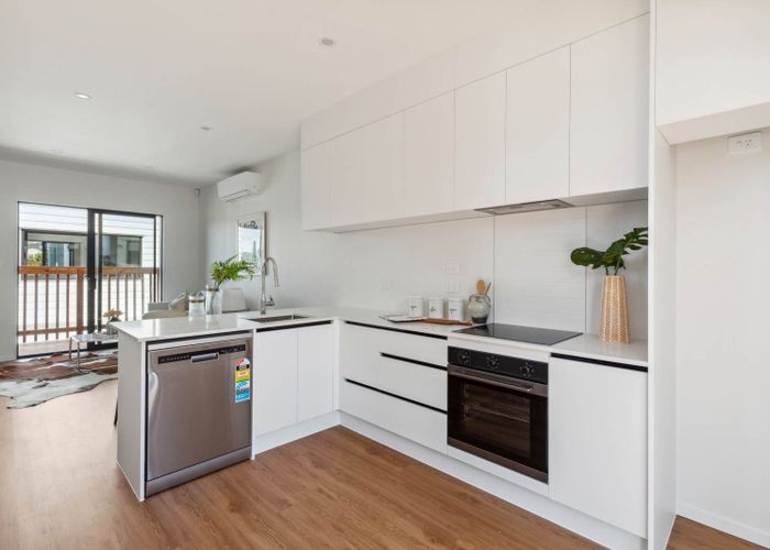  at 4/12 Woodhouse Place, West Harbour, Waitakere City, Auckland