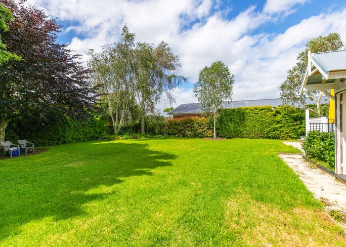  at 8 Wainui Avenue, Point Chevalier, Auckland