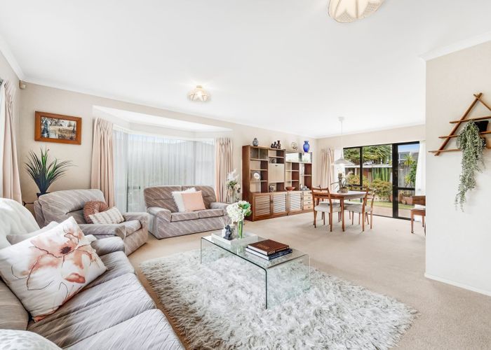  at 70 Bob Charles Drive, Golflands, Auckland