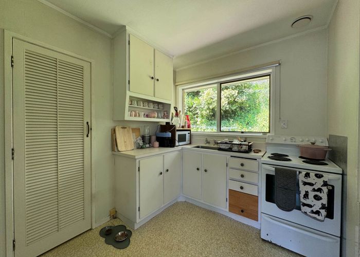  at 1/82 Peach Road, Glenfield, North Shore City, Auckland