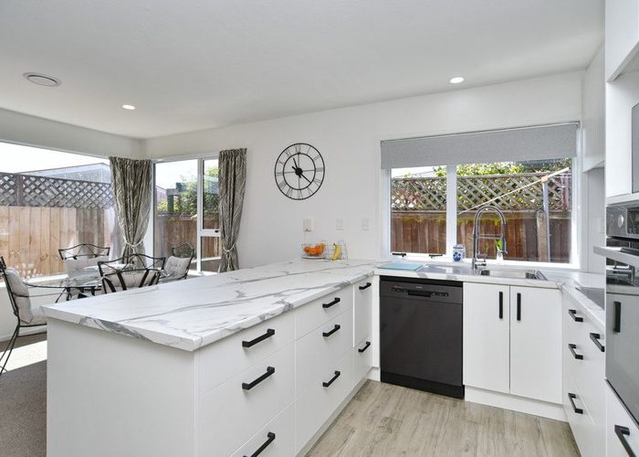  at 2/76 Highsted Road, Bishopdale, Christchurch City, Canterbury