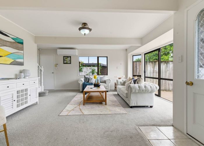  at 2/14 Galloway Crescent, Farm Cove, Manukau City, Auckland