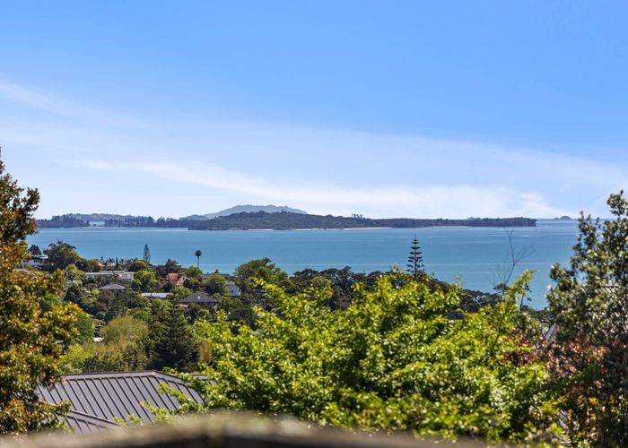  at 4 Mellons Bay Road, Howick, Manukau City, Auckland