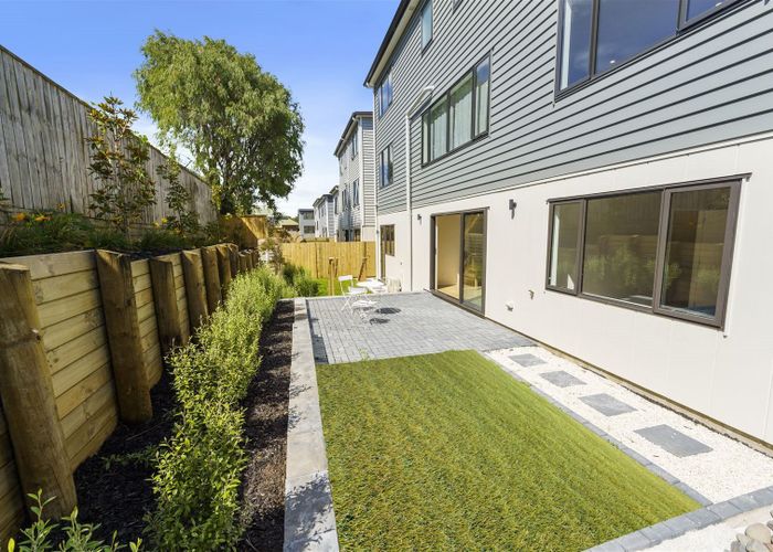  at 2/26 Hayr Road, Three Kings, Auckland