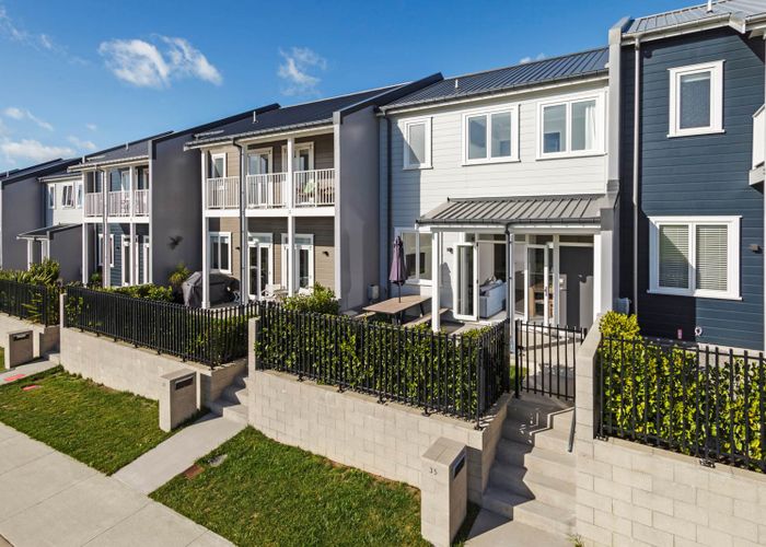  at 35 Bonair CREScent, Silverdale, Silverdale