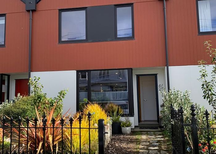  at 4/25 Alva Street, Dunedin Central, Dunedin