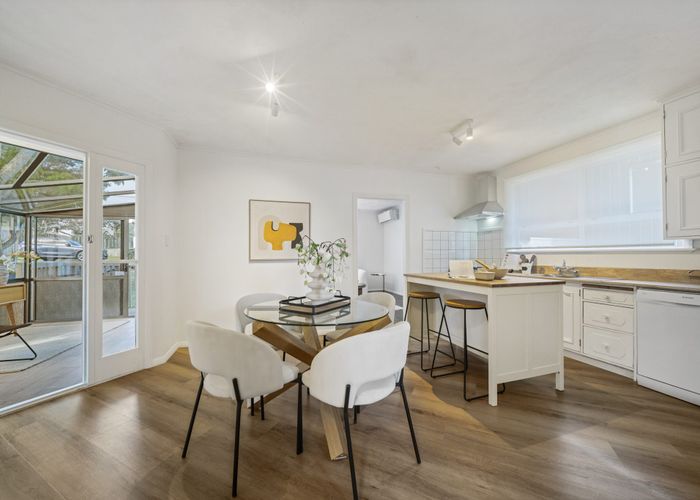  at 5 Springside Place, New Lynn, Waitakere City, Auckland