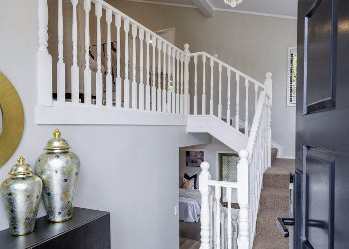  at 35 Pickwick Parade, Mellons Bay, Auckland