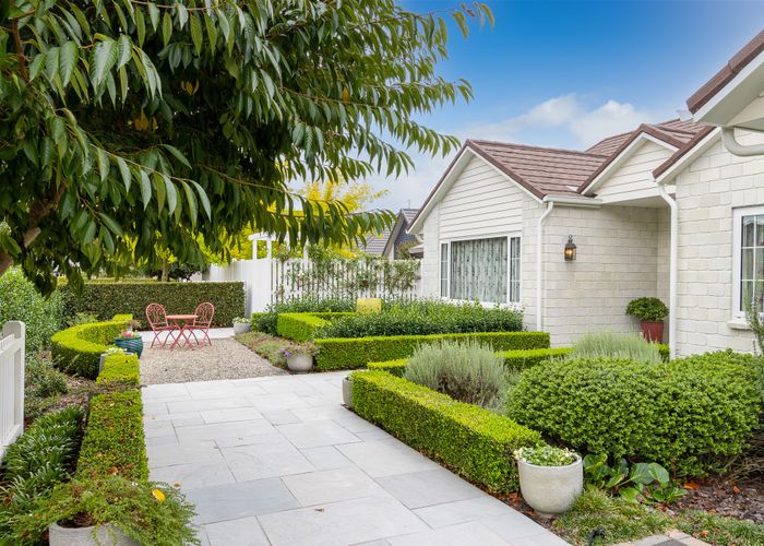  at 16 Shadbolt Drive, Leamington, Cambridge