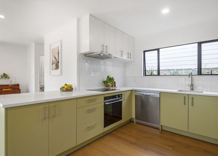  at 2/12 Helicon Place, Tōtara Vale, Auckland