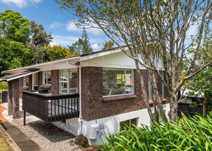  at 4 Sispara Road, Beach Haven, North Shore City, Auckland