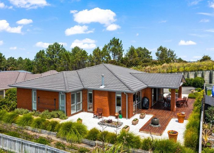  at 32 Seaview Crescent, Hatfields Beach, Orewa