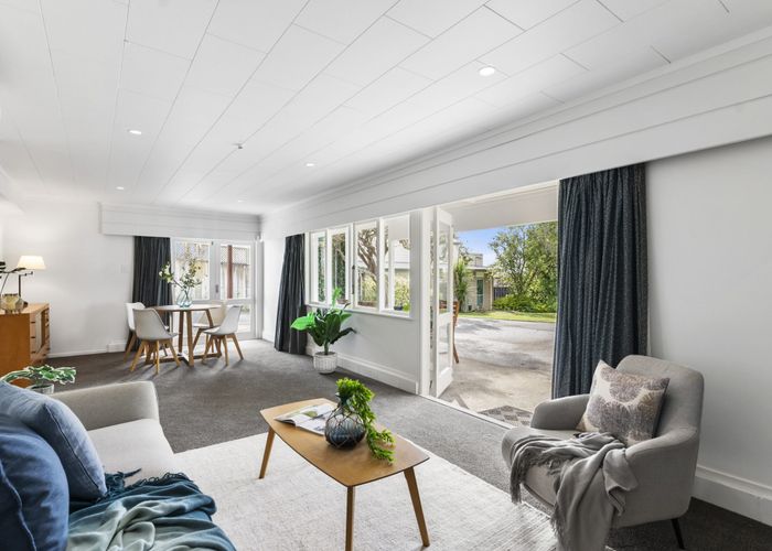  at 2 Dawn Place, Te Atatu South, Auckland