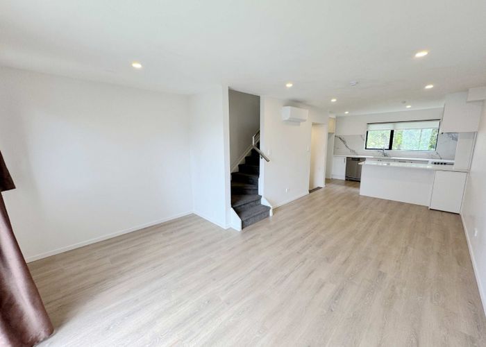  at 2/60 Triangle Road, Massey, Waitakere City, Auckland