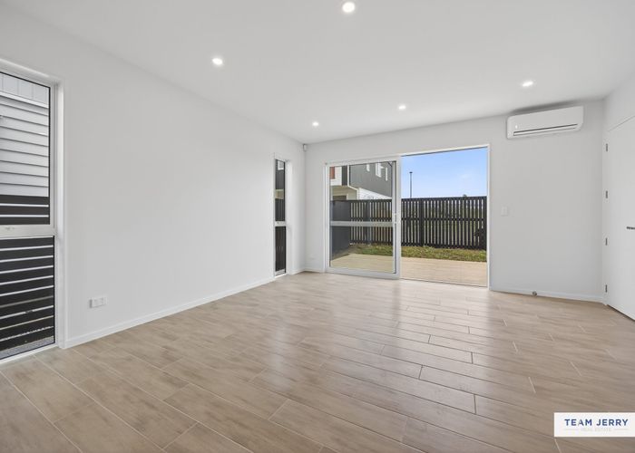  at 4 Longview Oak Lane, Rosehill, Papakura, Auckland