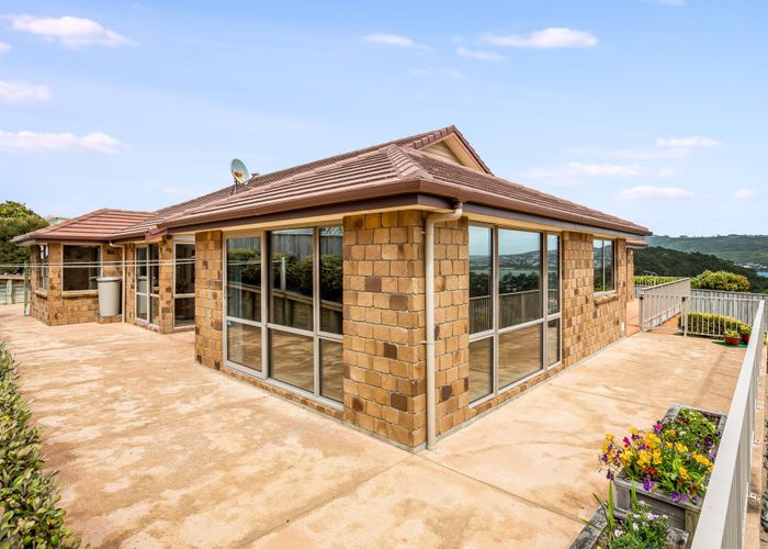  at 9 Hollyford Place, Aotea, Porirua, Wellington