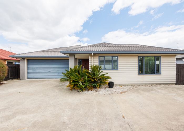  at 9 Angelina Way, Kelvin Grove, Palmerston North
