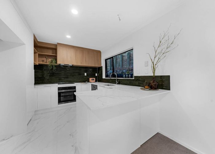  at 11 San Carlo Court, Henderson, Waitakere City, Auckland