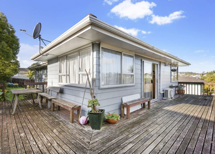  at 30 Newham Place, Henderson, Auckland