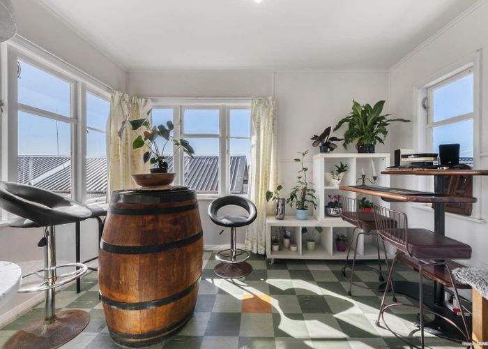  at 84  Roberts Road, Te Atatu South, Waitakere City, Auckland