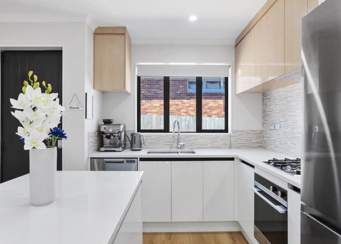  at 9B Kingdale Road, Henderson, Waitakere City, Auckland