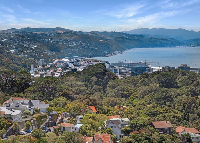  at 25 Fairview Crescent, Kelburn, Wellington