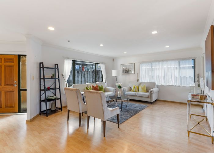  at 2/24 Somerset Road, Mount Roskill, Auckland