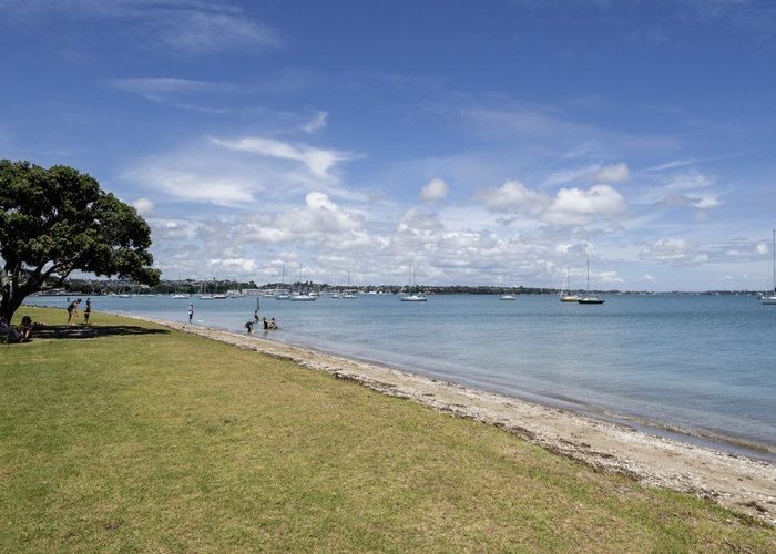  at 2/17 The Parade, Bucklands Beach, Manukau City, Auckland
