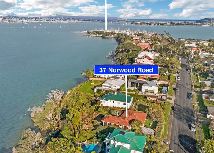  at 37 Norwood Road, Bayswater, Auckland