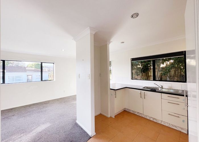  at 2/9 Danube Lane, Glen Eden, Waitakere City, Auckland