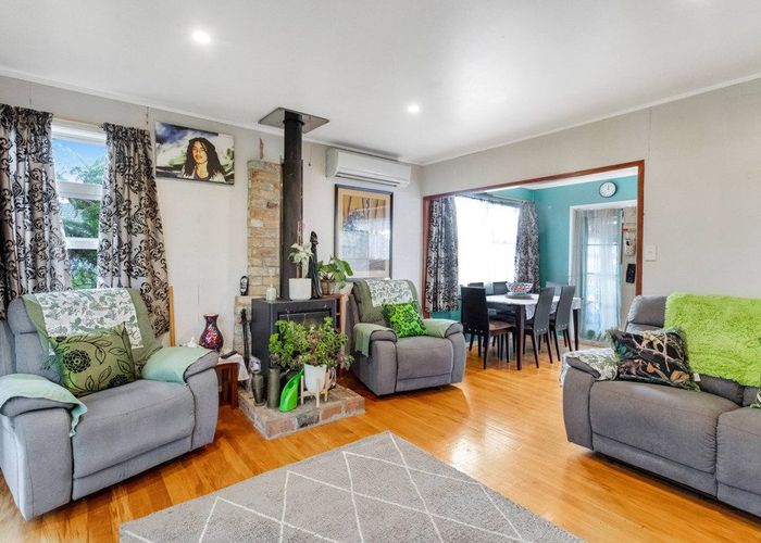  at 5 Raglan Street, Mangere East, Auckland