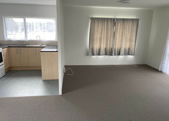  at 2/11 Foxlaw Street, Randwick Park, Manukau City, Auckland