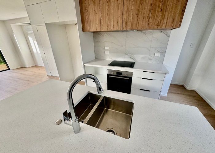  at 11/15 Oakland Avenue, Papatoetoe, Manukau City, Auckland