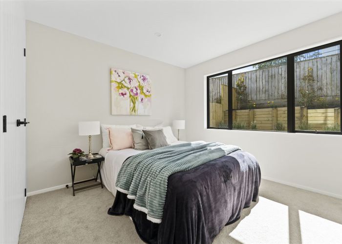  at 2/26 Hayr Road, Three Kings, Auckland