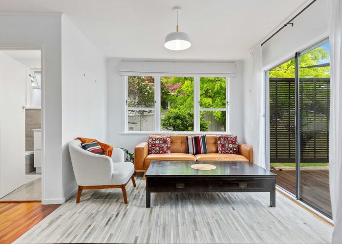  at 3 Farringdon Street, Glen Innes, Auckland