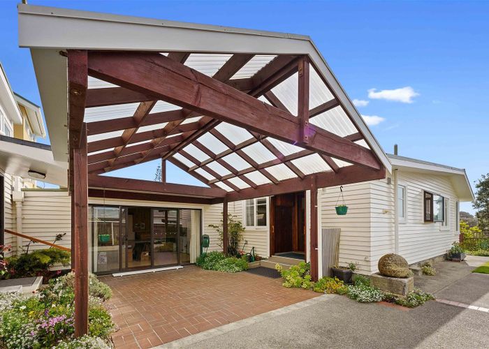 at 6 William Street, Waikanae Beach, Waikanae
