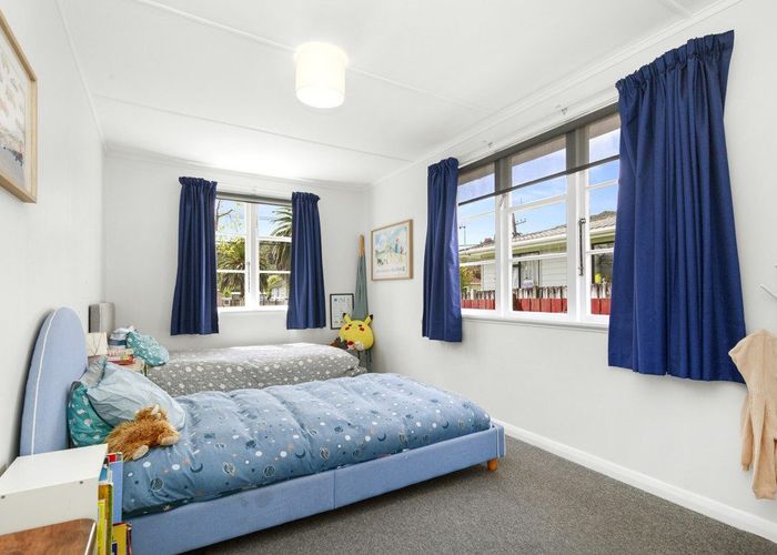  at 2/98 Strand Crescent, Naenae, Lower Hutt