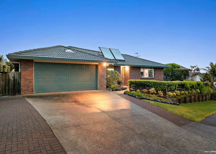  at 4 Ponderosa Drive, Oteha, Auckland