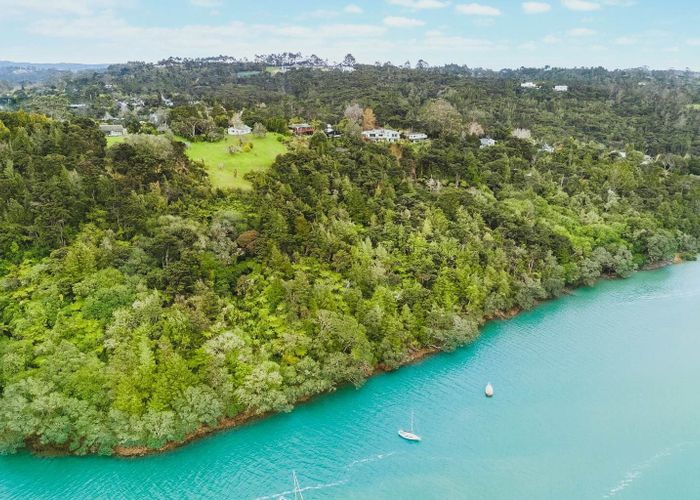  at 1 Buckleys Track, Paremoremo, North Shore City, Auckland