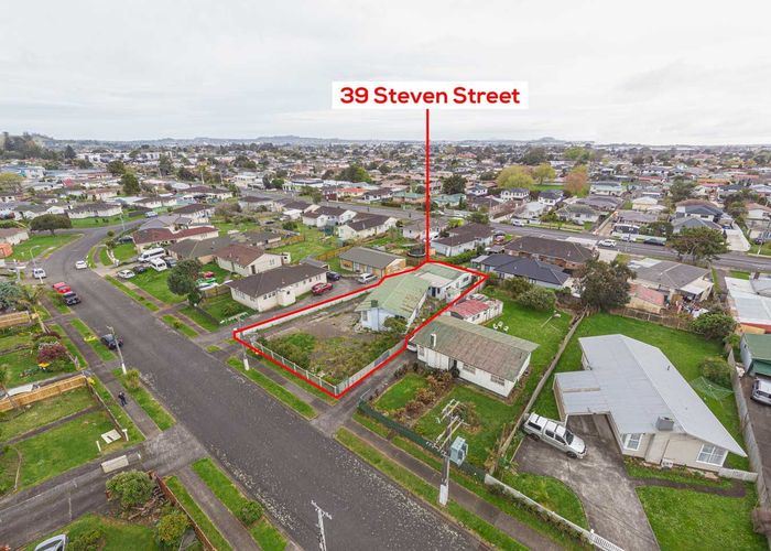  at 39 Steven Street, Mangere East, Auckland