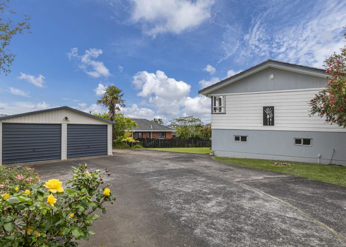  at 9 Denver Avenue, Sunnyvale, Auckland