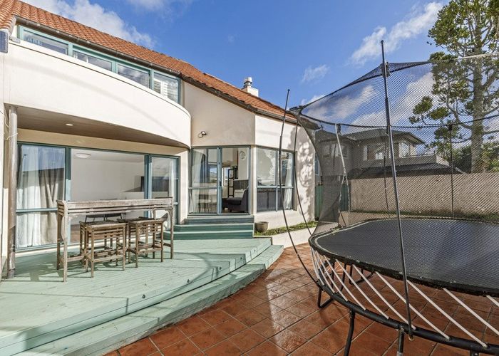  at 1/208 East Coast Road, Forrest Hill, Auckland