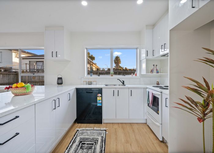  at 2/24 Waimana Road, Conifer Grove, Papakura, Auckland