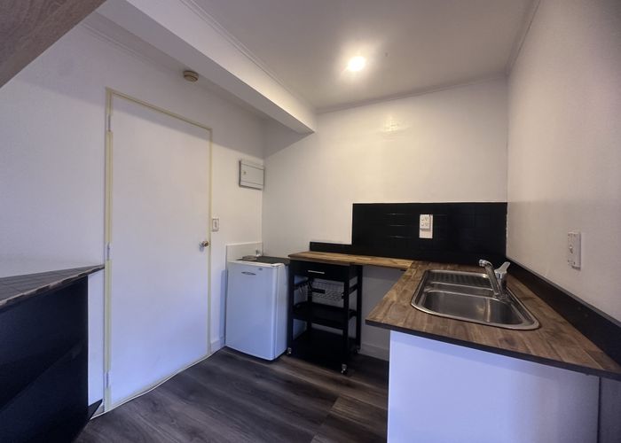  at 7 Seine Rd, Forrest Hill, North Shore City, Auckland