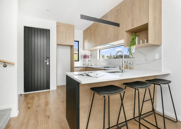  at 5/7 Cedar Heights Avenue, Massey, Auckland