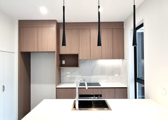  at 6/90 Picasso Drive, West Harbour, Waitakere City, Auckland