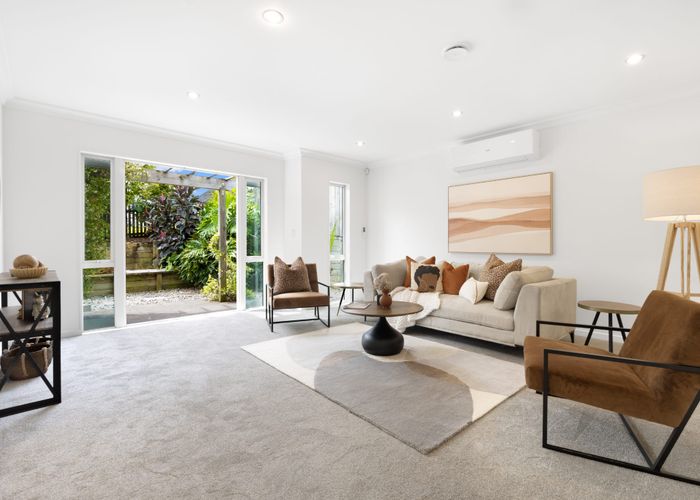  at 33 Mulroy Place, Pinehill, North Shore City, Auckland