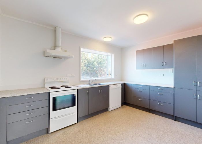  at 21 Akaroa Drive, Maupuia, Wellington