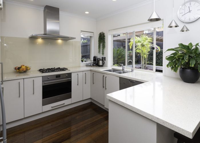  at 15 Gillett Place, Botany Downs, Manukau City, Auckland